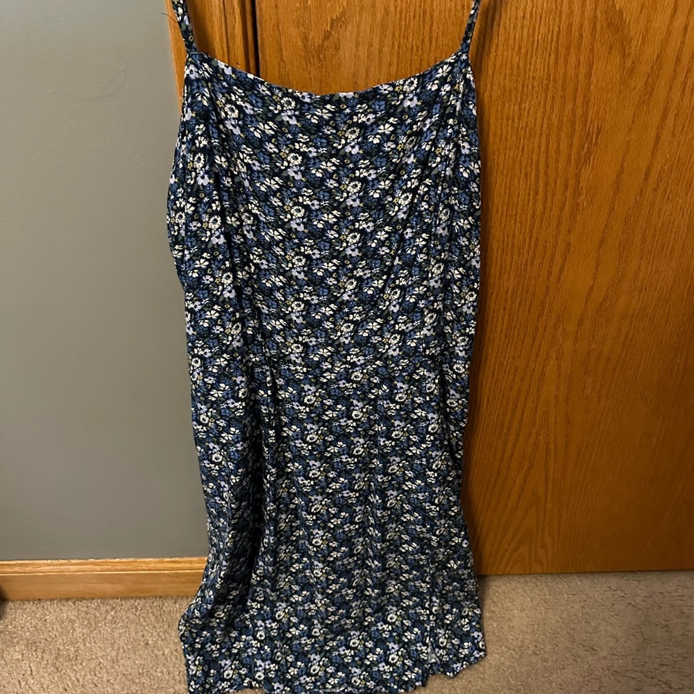 Women’s dress with pockets